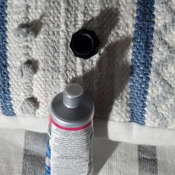 Hair Care Product Set with Red, Black, and White Packaging - Picture 14 of 14